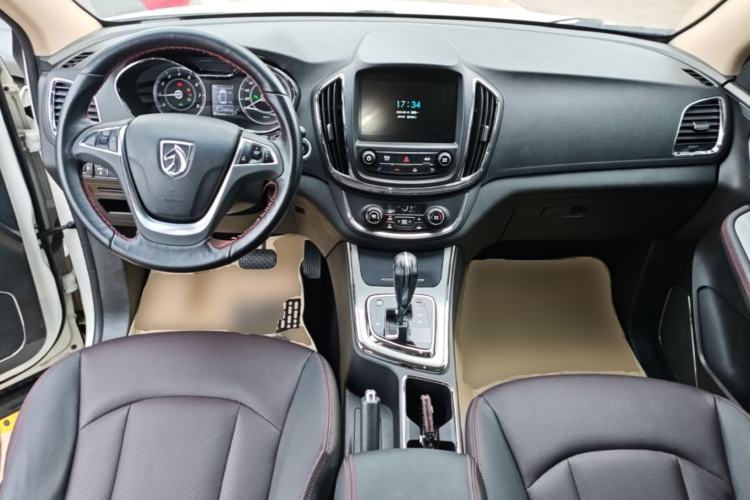 Used Baojun 560 2016 1.8L iAMT Luxury Model Center Console