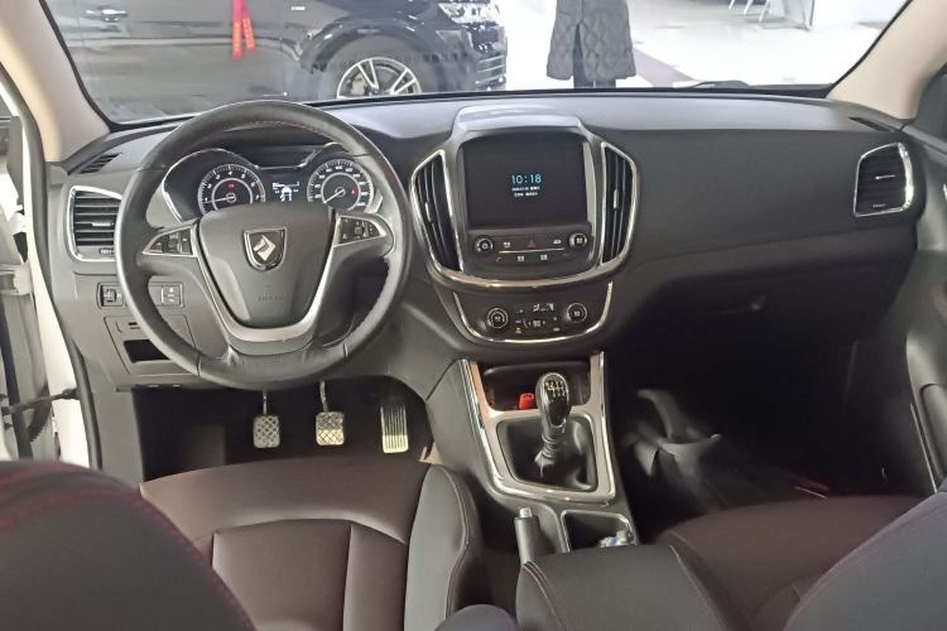 Used Baojun 560 2016 1.5T Manual Luxury Model Center Console
