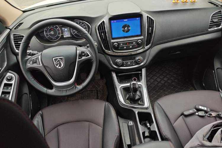 Used Baojun 560 2016 1.8L Manual Luxury Edition Center Console
