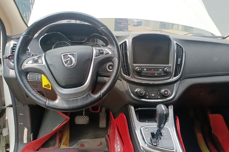 Used Baojun 560 2016 1.8L iAMT Luxury Model Center Console