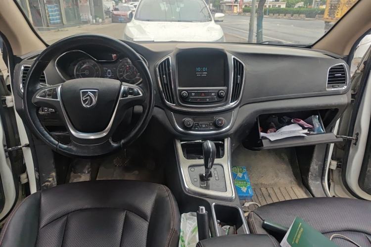Used Baojun 560 2016 1.8L iAMT Luxury Model Center Console