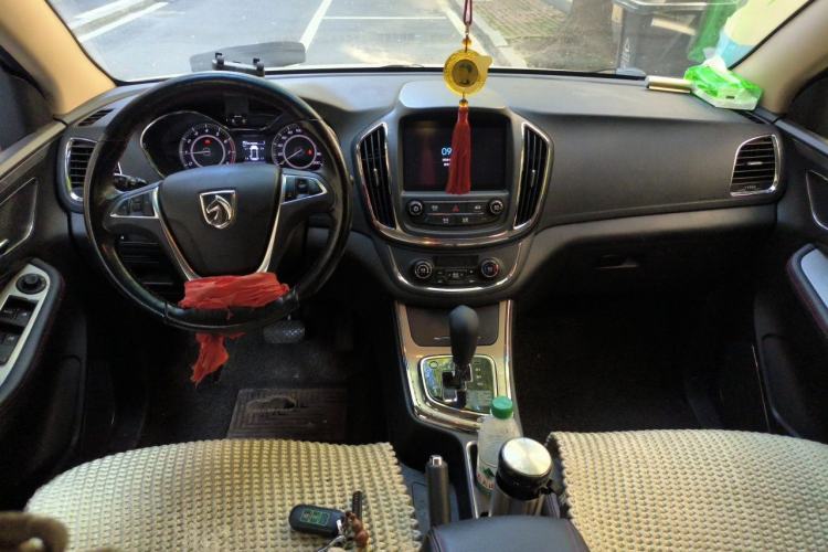 Used Baojun 560 2016 1.8L iAMT Luxury Model Center Console