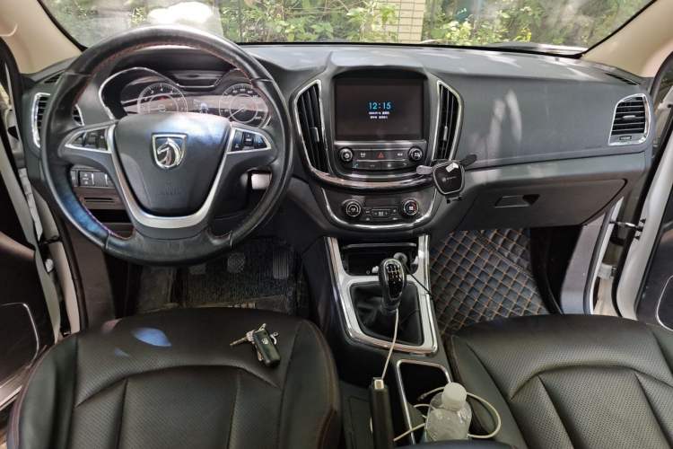 Used Baojun 560 2016 1.8L Manual Luxury Edition Center Console