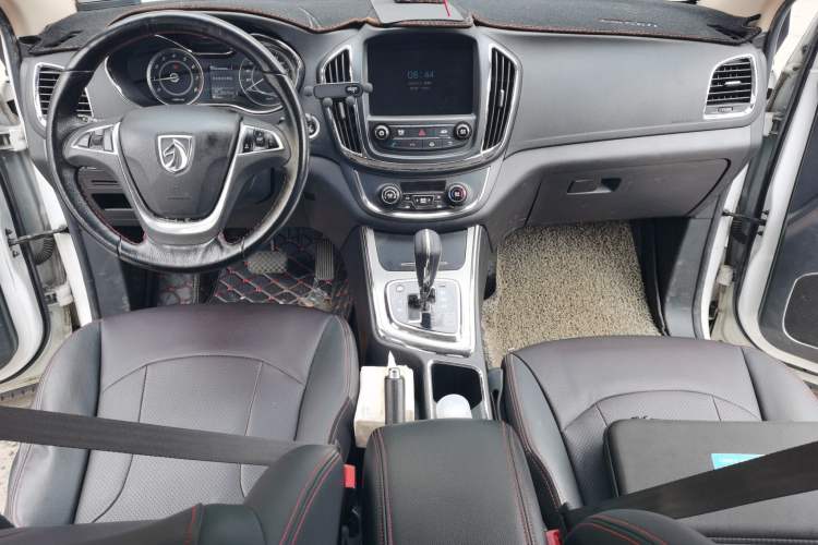 Used Baojun 560 2016 1.8L iAMT Luxury Model Center Console
