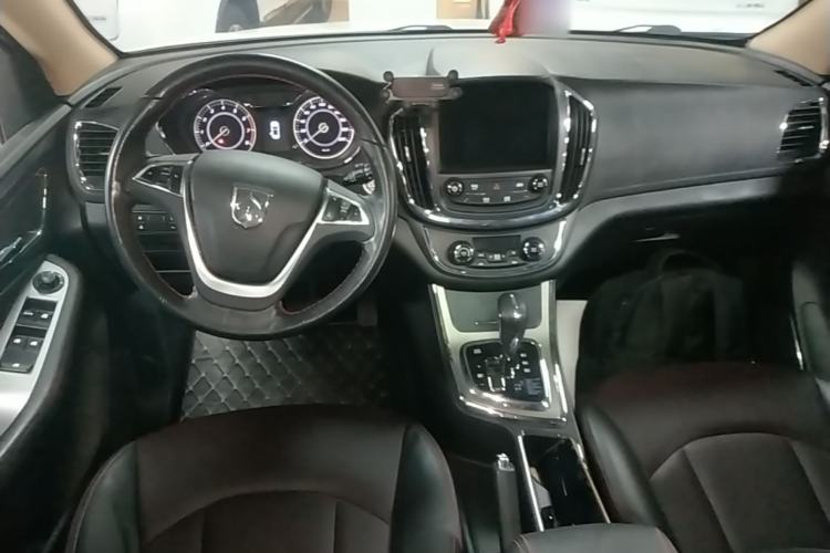 Used Baojun 560 2016 1.8L iAMT Luxury Model Center Console