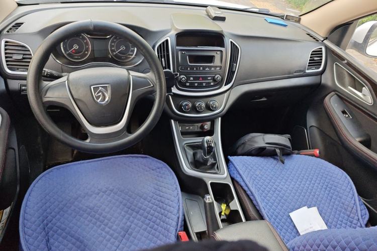 Used Baojun 560 2016 1.8L Manual Value Edition Center Console