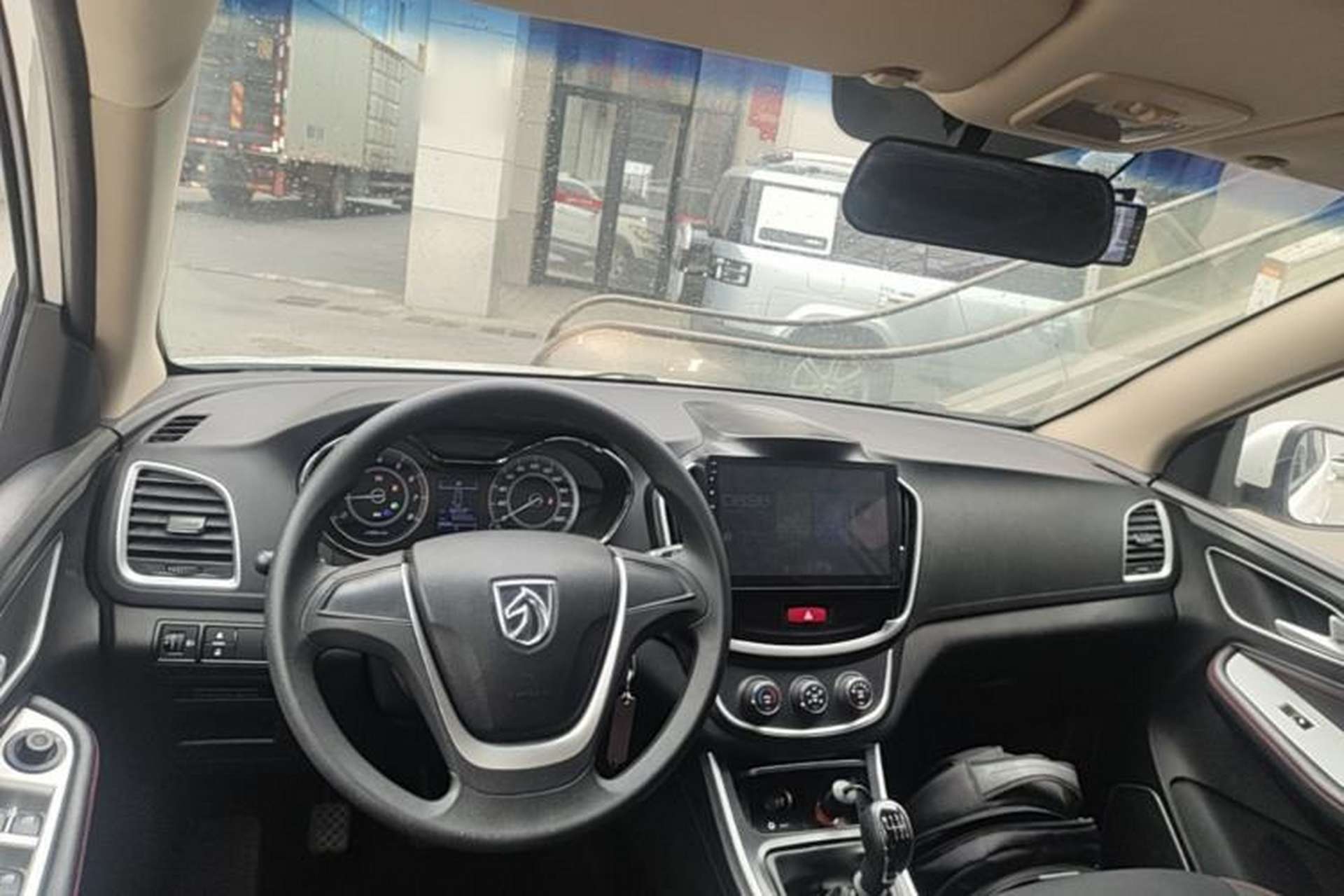 Used Baojun 560 2016 1.8L Manual Comfort Edition Center Console