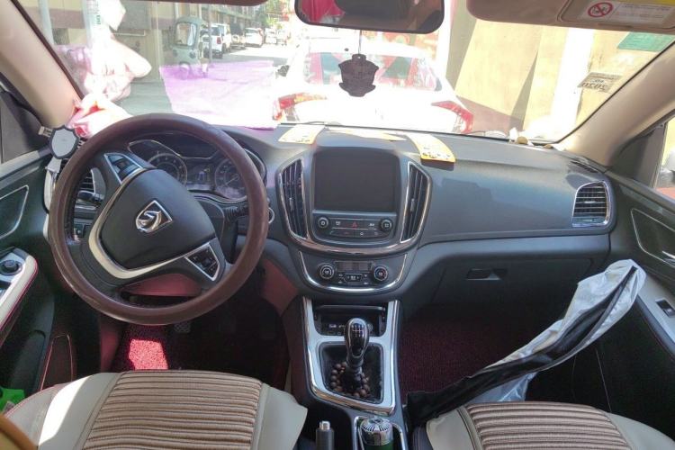 Used Baojun 560 2016 1.8L Manual Luxury Edition Center Console