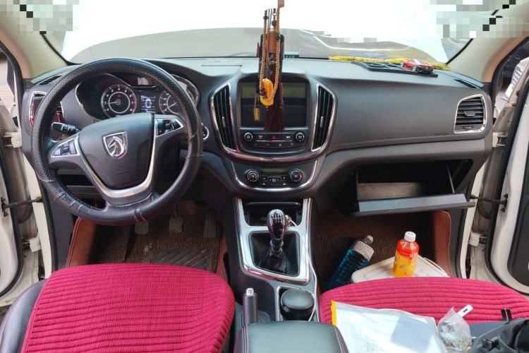 Used Baojun 560 2016 1.8L Manual Luxury Edition Center Console