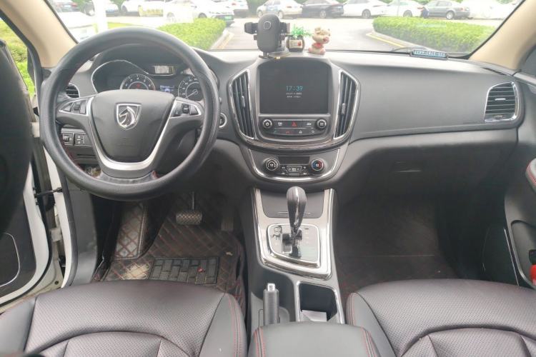 Used Baojun 560 2016 1.8L iAMT Luxury Model Center Console
