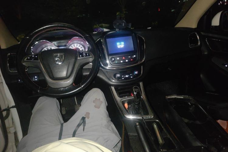 Used Baojun 560 2016 1.5T Manual Elite Edition Center Console