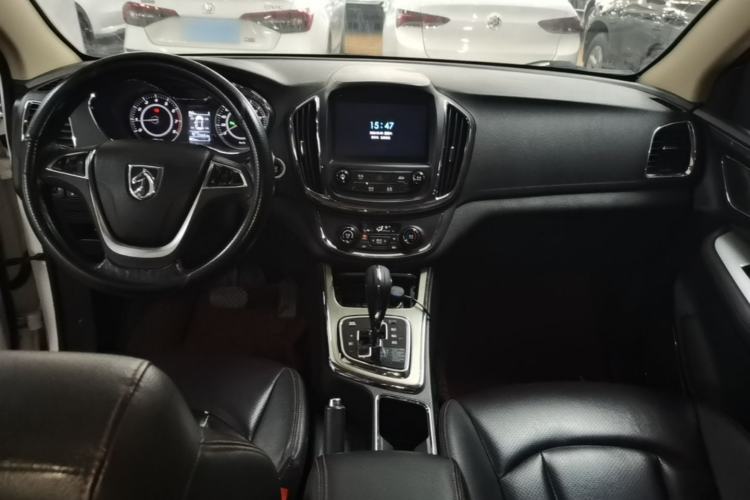 Used Baojun 560 2016 1.8L iAMT Luxury Model Center Console