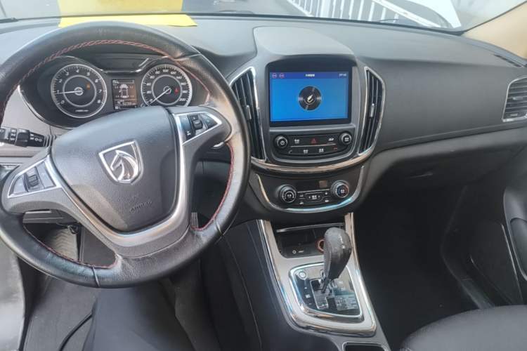 Used Baojun 560 2016 1.8L iAMT Luxury Model Center Console