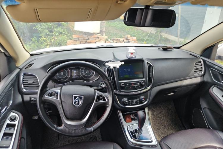 Used Baojun 560 2016 1.8L iAMT Luxury Model Center Console