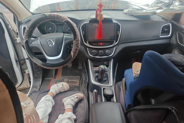 Used Baojun 560 2016 1.8L Manual Value Edition Center Console