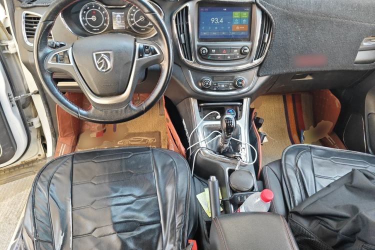 Used Baojun 560 2016 1.8L Manual Luxury Edition Center Console
