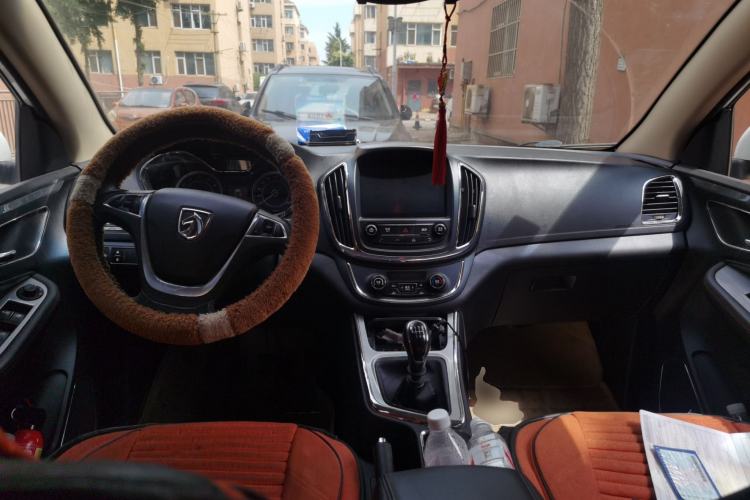 Used Baojun 560 2016 1.8L Manual Luxury Edition Center Console