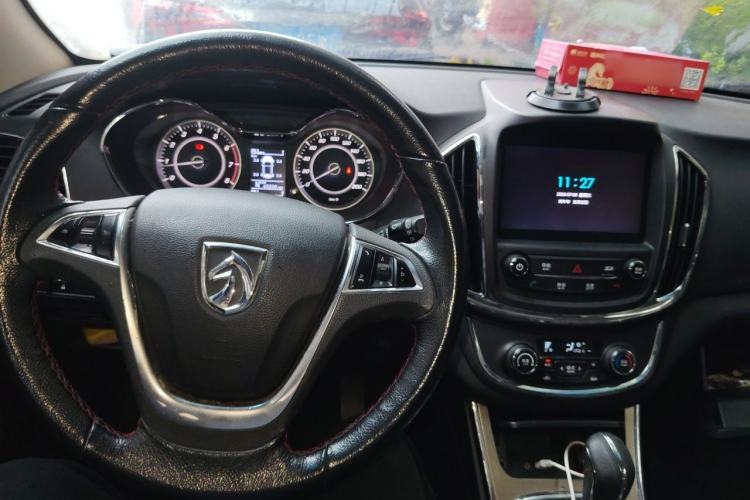 Used Baojun 560 2016 1.8L iAMT Luxury Model Center Console