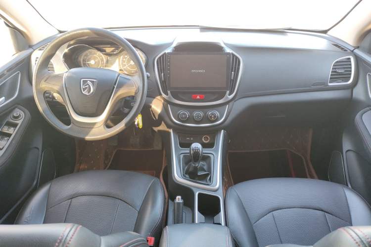 Used Baojun 560 2016 1.8L Manual Value Edition Center Console