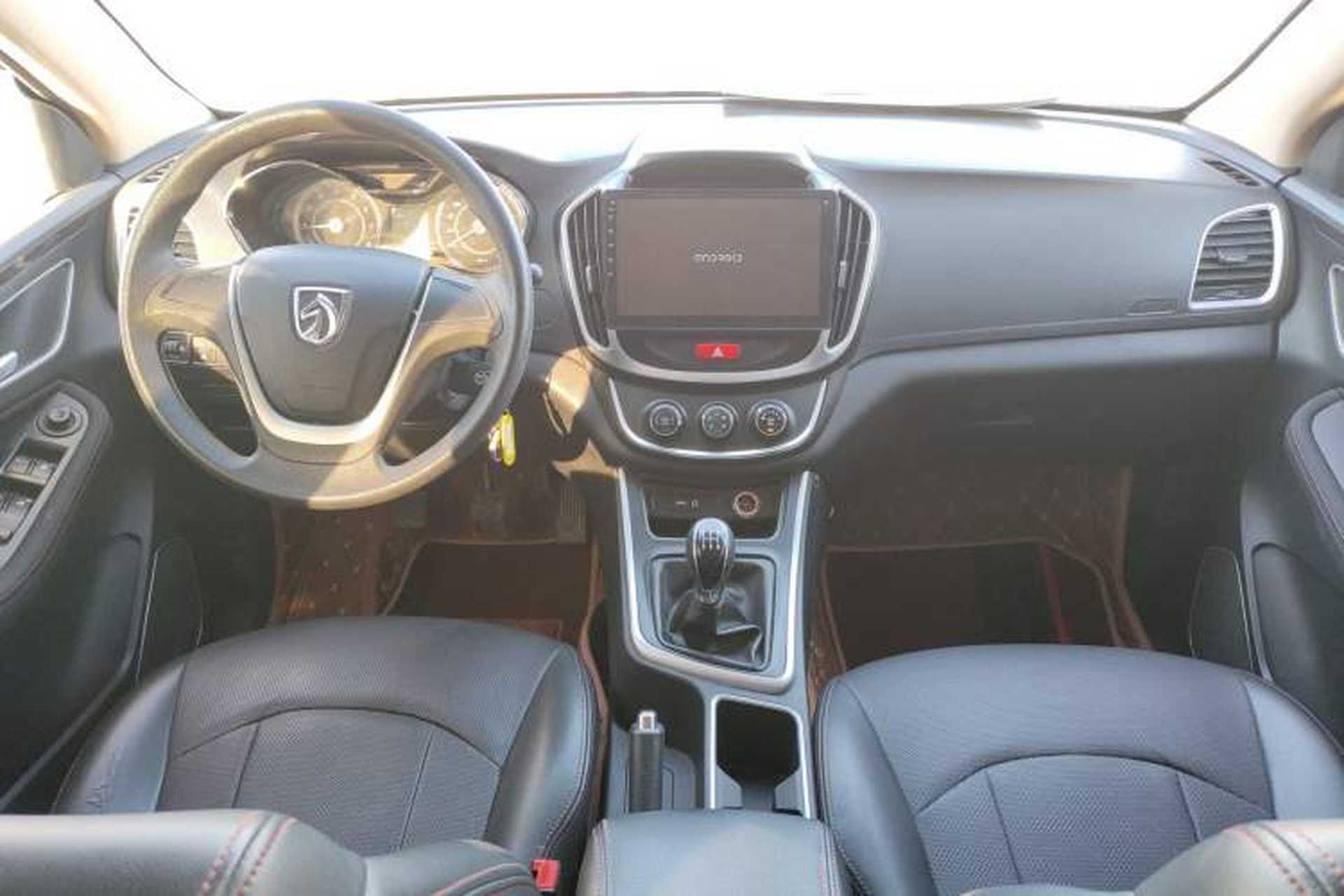 Used Baojun 560 2016 1.8L Manual Value Edition Center Console
