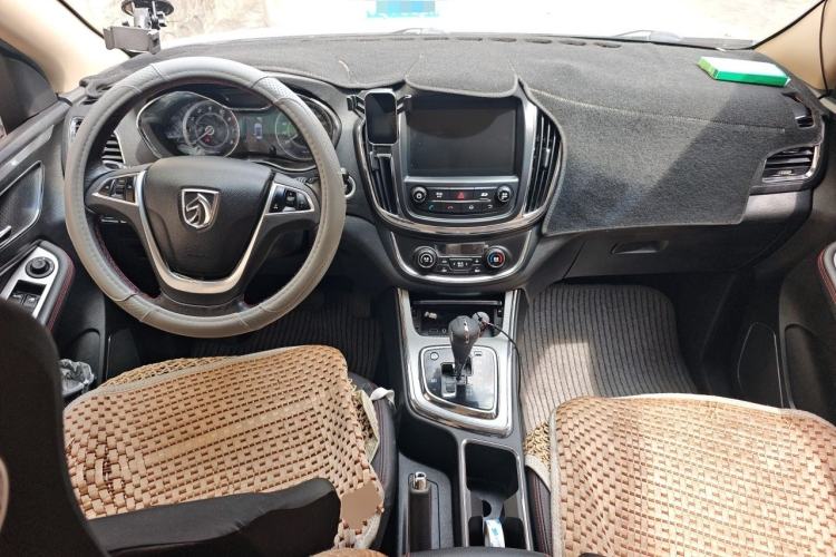 Used Baojun 560 2016 1.8L iAMT Luxury Model Center Console
