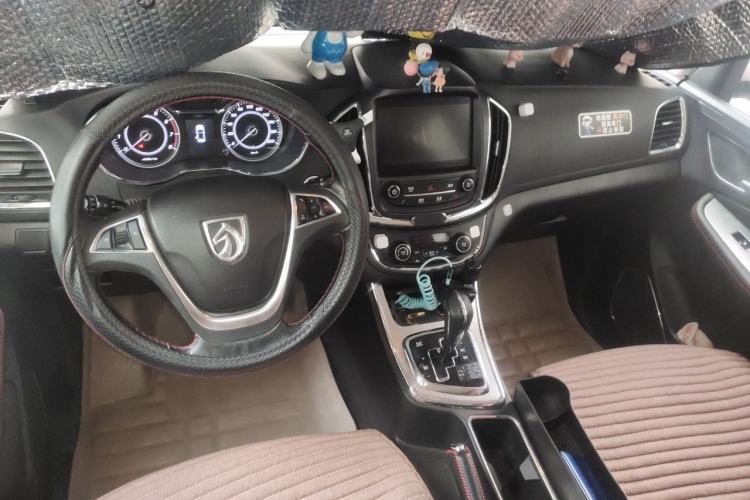 Used Baojun 560 2016 1.8L iAMT Luxury Model Center Console