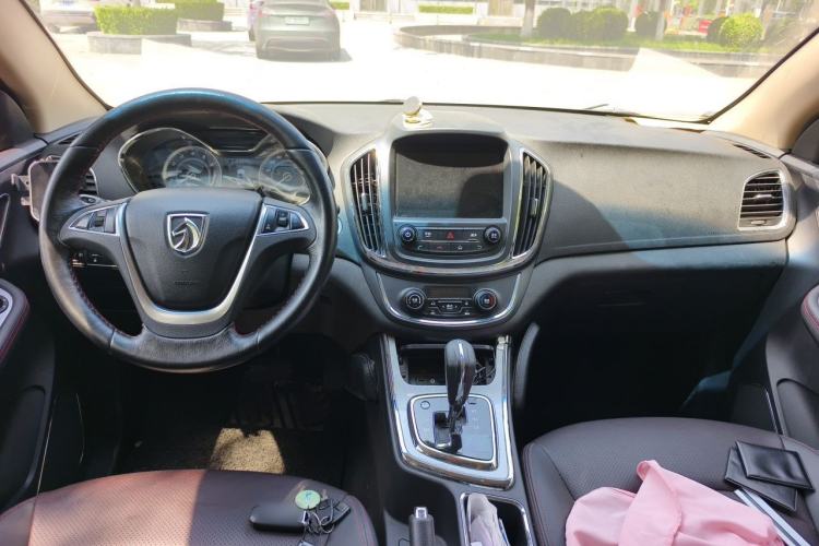 Used Baojun 560 2016 1.8L iAMT Luxury Model Center Console