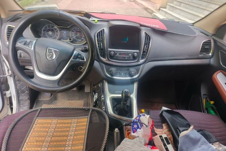 Used Baojun 560 2016 1.5T Manual Elite Edition Center Console