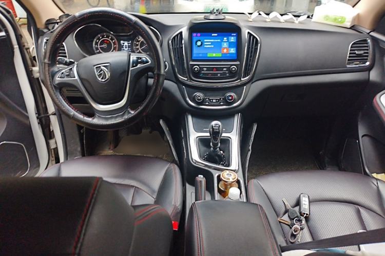 Used Baojun 560 2016 1.5T Manual Luxury Model Center Console