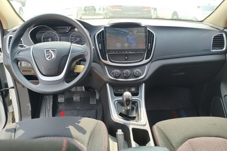 Used Baojun 560 2016 1.8L Manual Value Edition Center Console