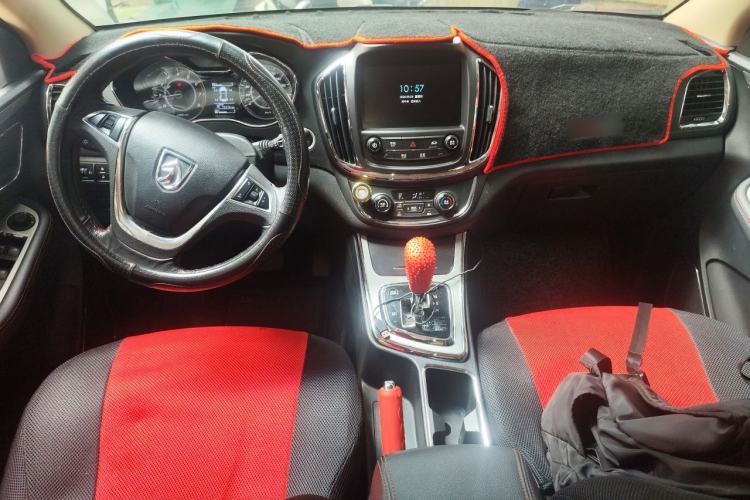 Used Baojun 560 2016 1.8L iAMT Luxury Model Center Console