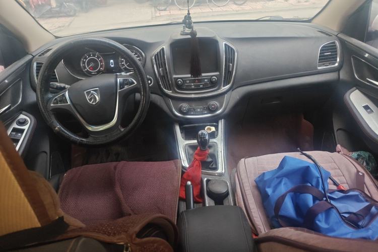 Used Baojun 560 2016 1.5T Manual Luxury Model Center Console