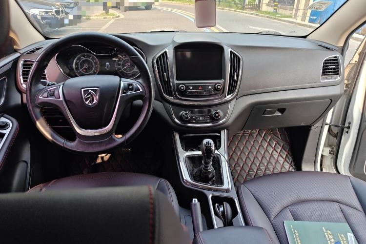 Used Baojun 560 2016 1.5T Manual Luxury Model Center Console