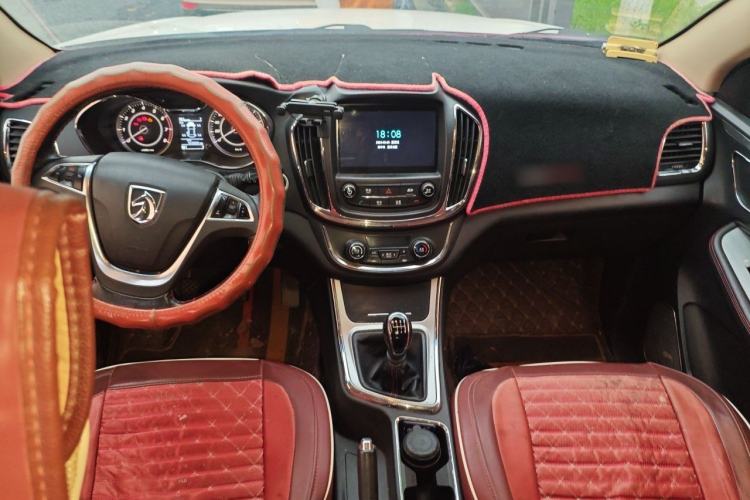 Used Baojun 560 2016 1.8L Manual Elite Edition Center Console