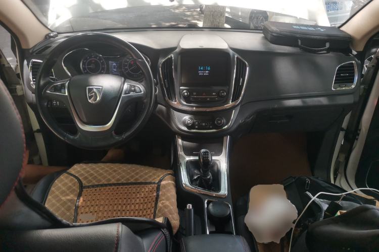 Used Baojun 560 2016 1.8L Manual Luxury Edition Center Console