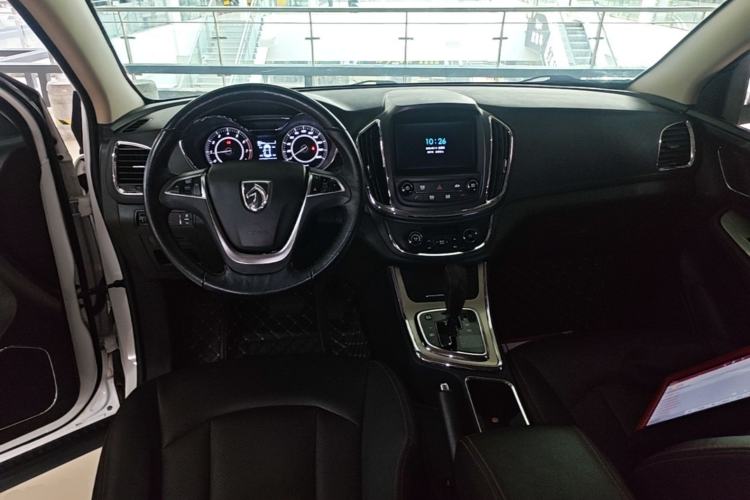 Used Baojun 560 2016 1.8L iAMT Luxury Model Center Console