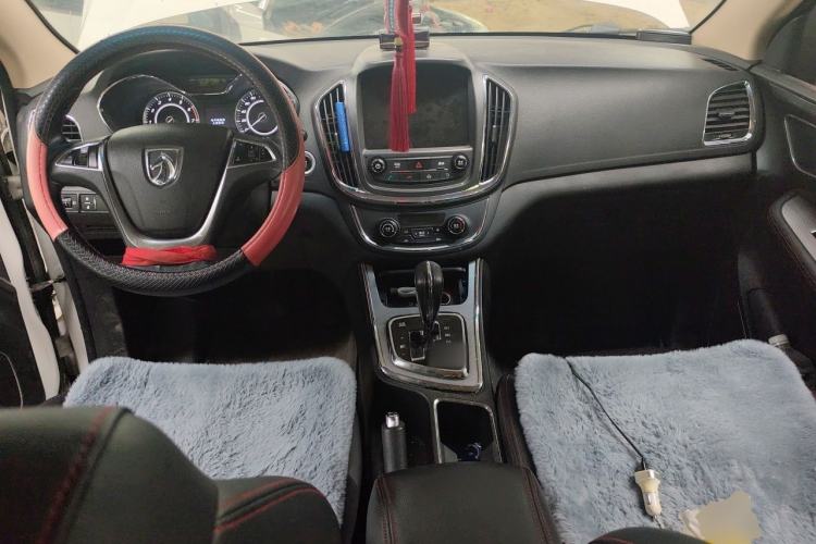 Used Baojun 560 2016 1.8L iAMT Luxury Model Center Console