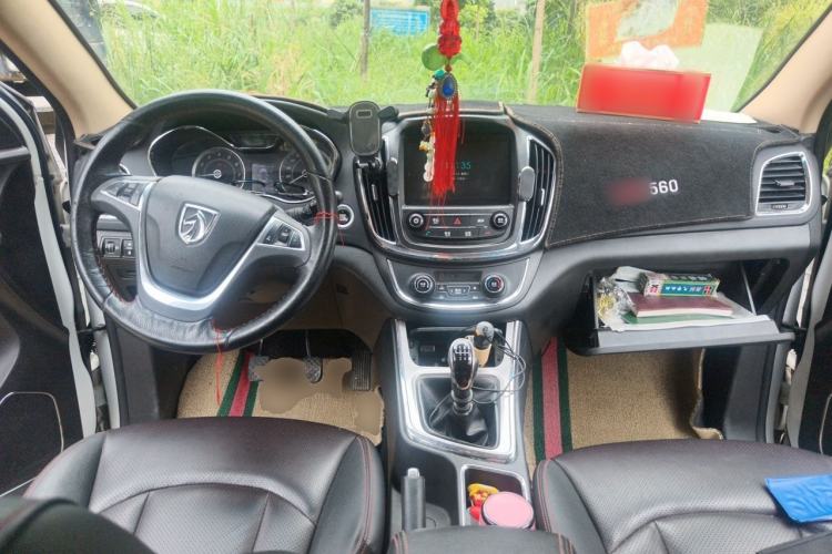 Used Baojun 560 2016 1.5T Manual Luxury Model Center Console