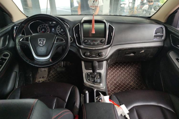 Used Baojun 560 2016 1.8L iAMT Luxury Model Center Console