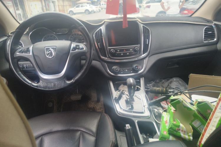 Used Baojun 560 2016 1.8L iAMT Luxury Model Center Console