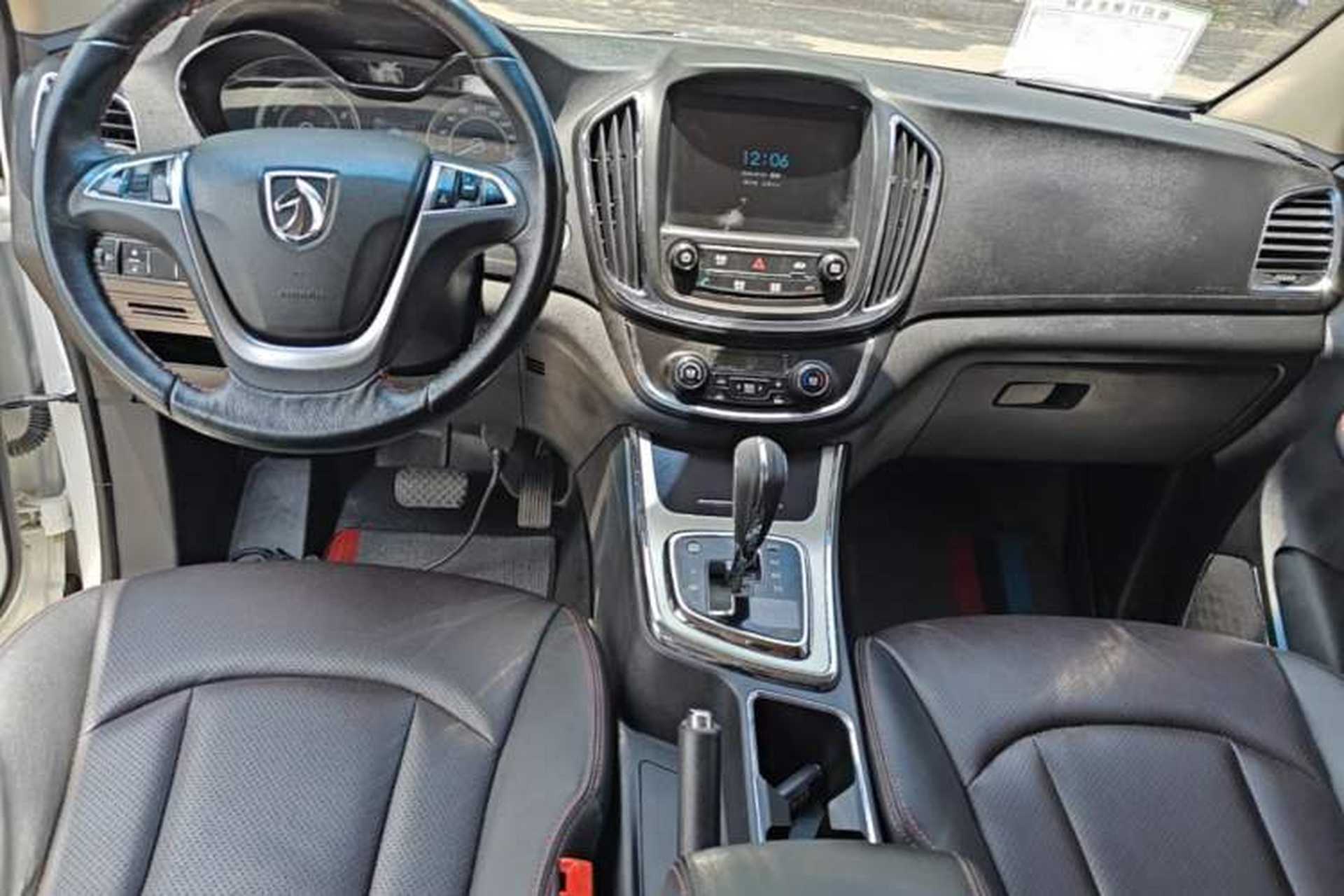Used Baojun 560 2016 1.8L iAMT Luxury Model Center Console