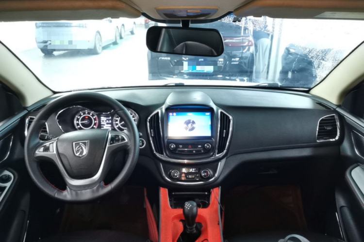 Used Baojun 560 2016 1.5T Manual Luxury Model Center Console