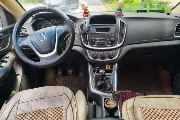 Used Baojun 560 2016 1.8L Manual Value Edition Center Console