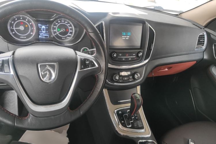 Used Baojun 560 2016 1.8L iAMT Luxury Model Center Console