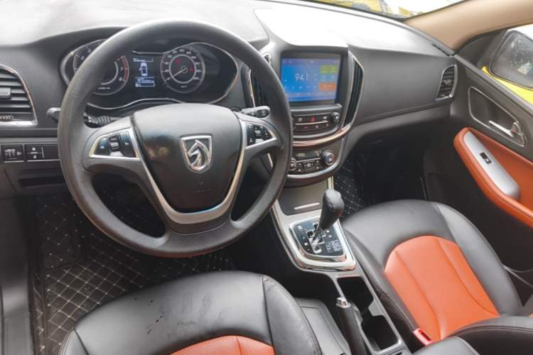 Used Baojun 560 2016 1.8L iAMT Elite Edition Center Console