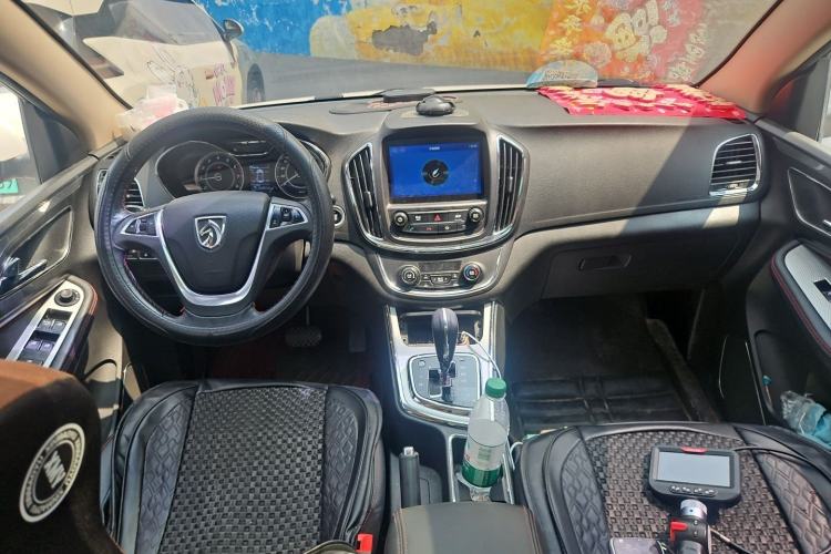 Used Baojun 560 2016 1.8L iAMT Luxury Model Center Console