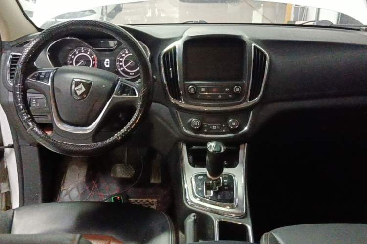 Used Baojun 560 2016 1.8L iAMT Elite Edition Center Console