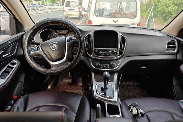Used Baojun 560 2016 1.8L iAMT Luxury Model Center Console