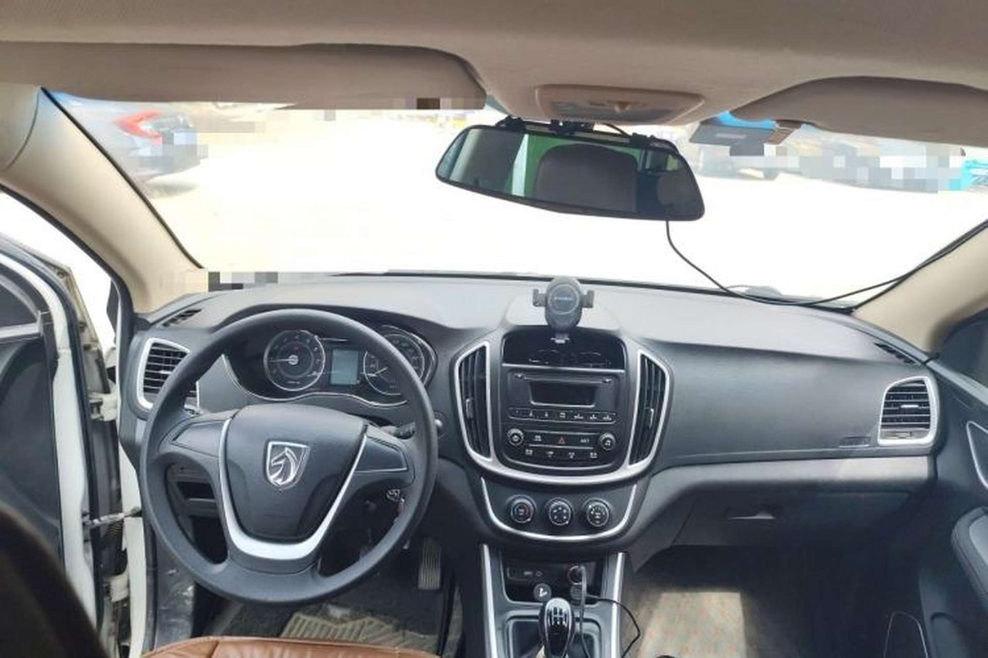 Used Baojun 560 2016 1.8L Manual Value Edition Center Console