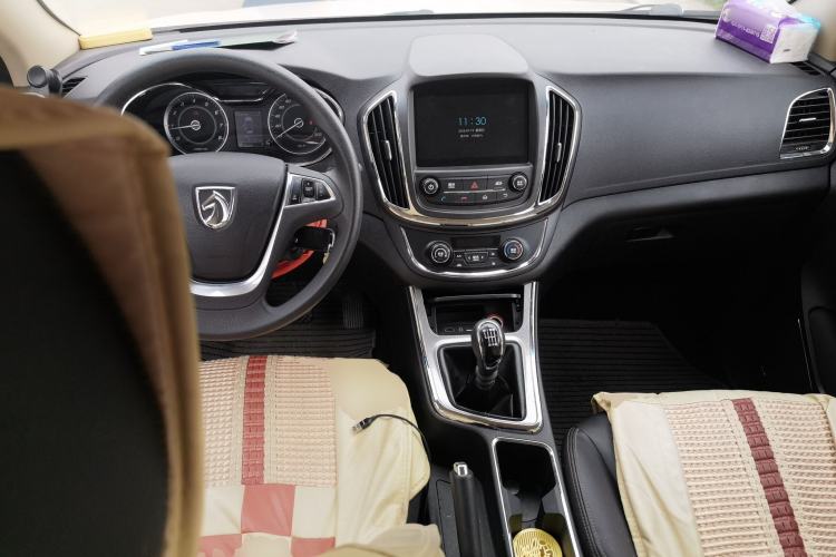 Used Baojun 560 2016 1.8L Manual Elite Edition Center Console